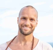 "Breath is Life" taught by Michaël Bijker is recommended by The Undistracted Mind